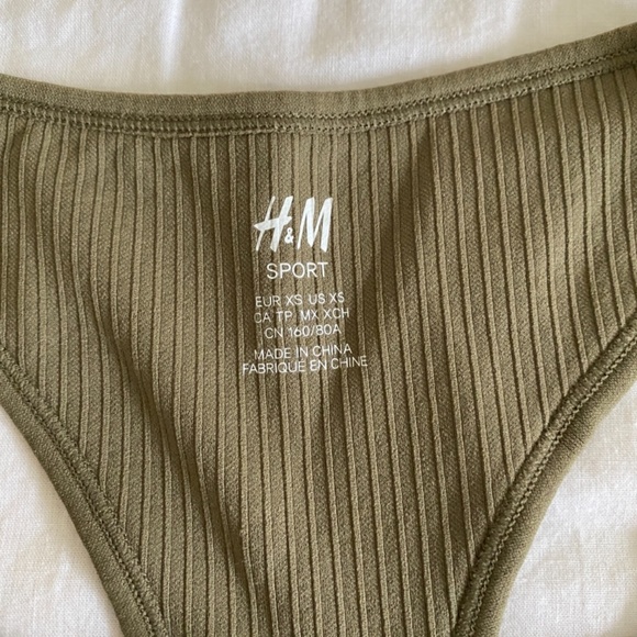 H&M sports bra - Picture 2 of 2